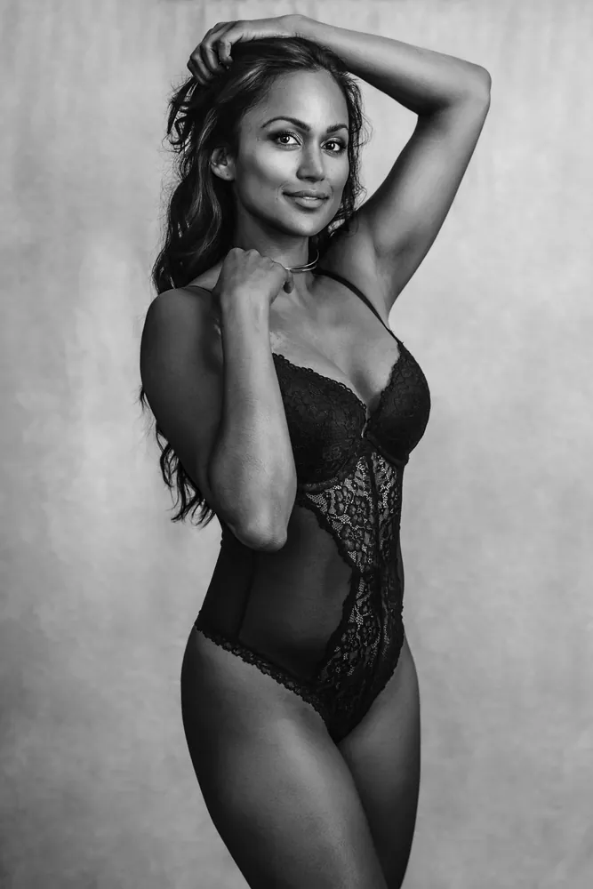 Portrait im edlen Rahmen, Nahaufnahme mit schwarzer Spitze – Boudoir-Fotografie Atelier Chur